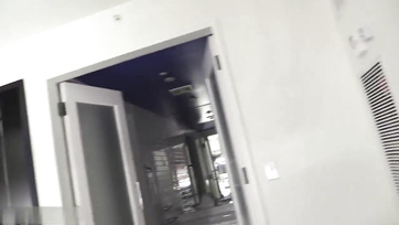 A sokszoros cuppogó élvezés után megnyálazta a fiúcska vaskos kolbászát Thumb