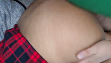 Benyelte a kis cuncijába a mostoha bátyója cerkáját a nagy picsájú fősulis csaj Thumb