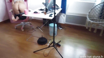 Élő stream közben gyömöszölte meg a kerekalakú latin kiscsajt a szexéhes házastársa Thumb