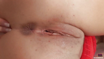 Basznivaló magyar szuka játszik a tocsogós muffjával ebben a pornóvideóban Thumb