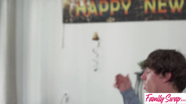 Buja vöröske lányka az egész rokonságot rábírta egy jó szexre Thumb