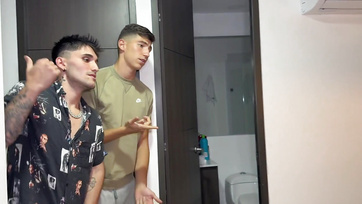 Külön-külön seggbebasztuk a hiperszexuális bébimet a spanjaimmal majd kollektíven is behatoltunk a likaiba Thumb