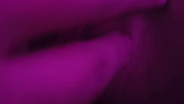 Fennhangon jajgatott a kívánatos amatőr cica mialatt a fiúja baszkurálta a kéjnedves nunusát Thumb