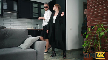 Egy tüzes hármas szex egy kolosszális mellekkel felruházott romlatlan luvnyával és egy csintalan házaspárral Thumb