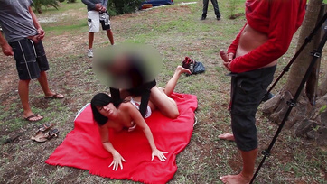 A hiperszexuális milf háziasszonynak nem számít hogy ki bassza meg, csak bassza meg kegyetlenül Thumb