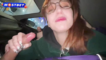 Az autóban önszántukból szoptak a pajkos csajok, a moziban viszont a brokimra is felszökkentek Thumb