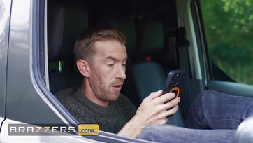 Simán belecsüccsent a krapek jókora falloszába a szöszi celeb instagrammer bébi Thumb