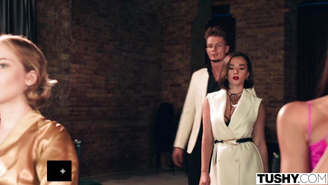 Már a melóhelyén leszopizta a délceg pasiját, itthon pedig kegyetlenül megbaszatta a fingóját Thumb