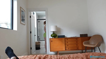 A mostohaanyukám is be óhajtott szállni buliba miután kiszúrta hogy a barátosnője a virslimet szívja Thumb