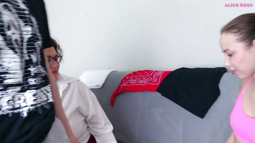 A nevelőanyucimmal csókolóztam mialatt a keményfarkú pasim töcskölte a kis ánuszlyukamat Thumb