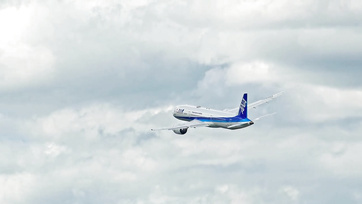 Az irreálisan nagyfaszú öregember elhurcolta nyaralni a tündibündi vágottszemű bigét egy szopásért ellenértékül Thumb