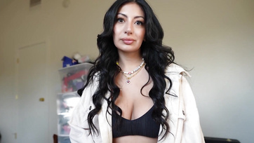 Nem vettem meg a húgocskám legjobb barinőcskéjének használt ágyát, viszont megfarkaltam rajta a vagináját Thumb