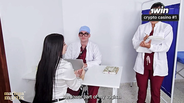 A betege és a kiéhezett lánytestvére is megkívánta a doktor úr nagy fütyijét a rendelőben Thumb