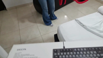 A pajkos spanyol suna belement hogy az idegen fiúcska egy hosszantartó szexszel perkáljon a termékért Thumb