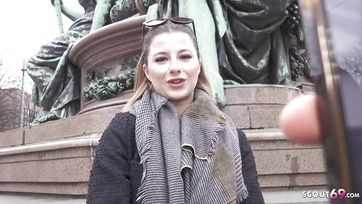 Egy kis steksszel sikerült rádumálnia a gyönyörű fricc kiscsajt hogy látogasson el egy szex meghallgatásra Thumb