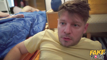 A langyi barinők sorban összefeküdtek a mázlista fiúcskával aki teletüzelte a nunijukat Thumb