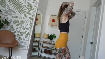 A szajhám tetkós mostohahúgocskája addig nyaggatott, míg tisztességgel meg nem farkaltam a likát Thumb